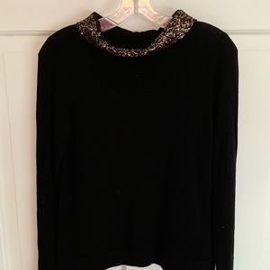 Cozy sweater with gold-flecked collar